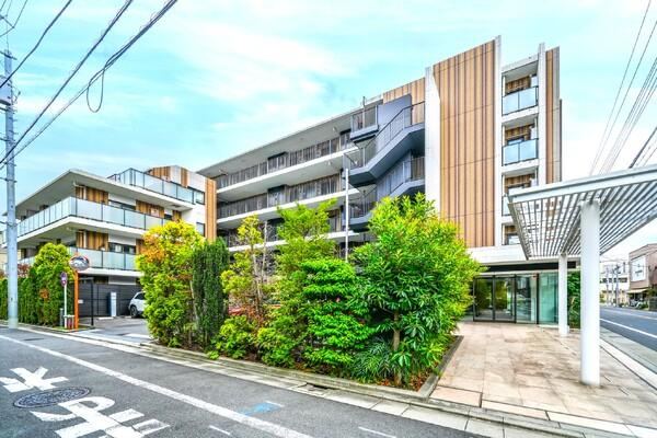1LDK+S apartment in Meguro Ward, Tokyo - Photo 1