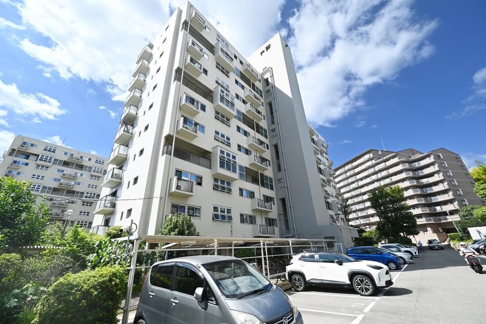 3LDK apartment in Suita, Osaka - Photo 1