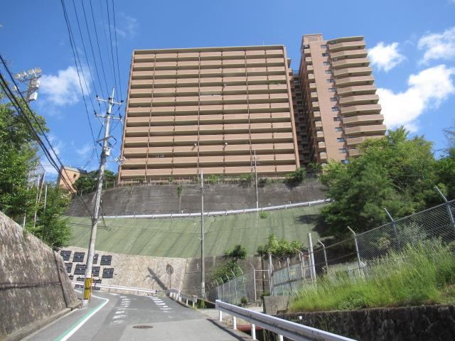 3LDK apartment in Higashi Ward, Hiroshima - Photo 1