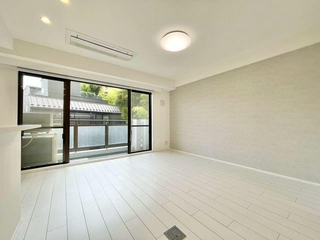 2LDK apartment in Shinjuku Ward, Tokyo - Photo 1