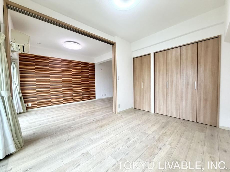 1LDK+S apartment in Komae, Tokyo - Photo 1