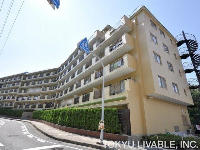 3LDK+S apartment in Hirakata, Osaka - Photo 1