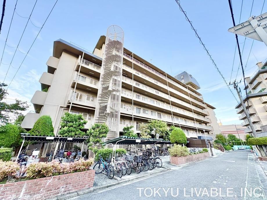 3LDK apartment in Suita, Osaka - Photo 1