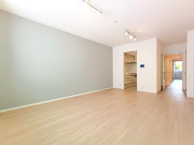 3LDK+S apartment in Mihama Ward, Chiba - Photo 1