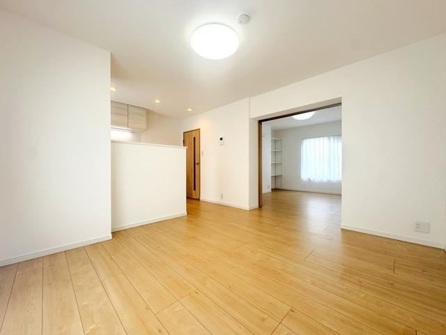 2LDK apartment in Mihama Ward, Chiba - Photo 1