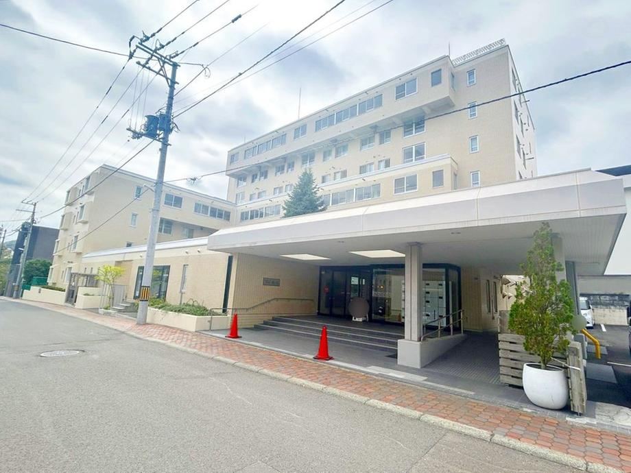 2LDK+S apartment in Chuo Ward, Sapporo, Hokkaido - Photo 1