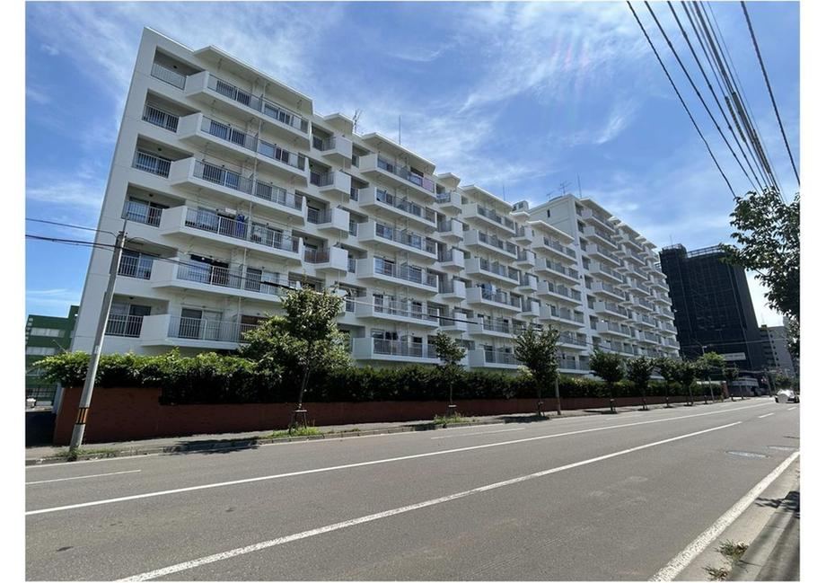 3LDK+S apartment in Chuo Ward, Sapporo, Hokkaido - Photo 1