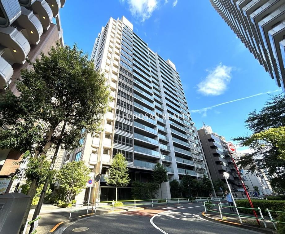 3LDK apartment in Minato Ward, Tokyo - Photo 1