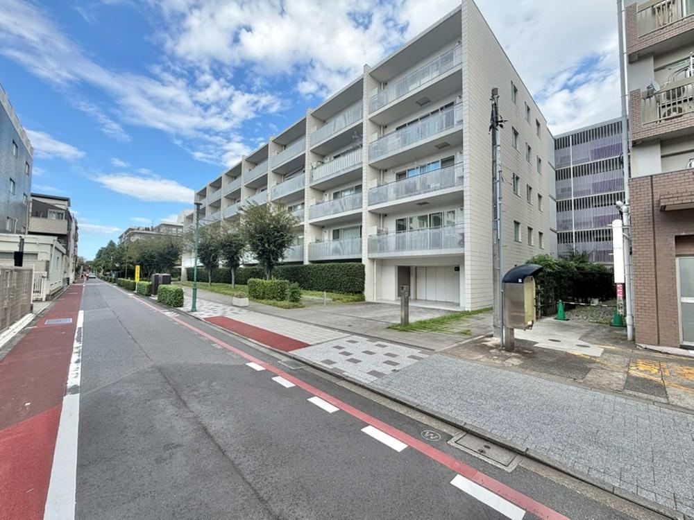3LDK apartment in Musashino, Tokyo - Photo 1