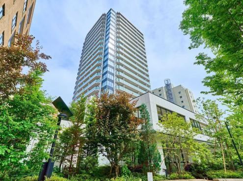 3LDK apartment in Minato Ward, Tokyo - Photo 1