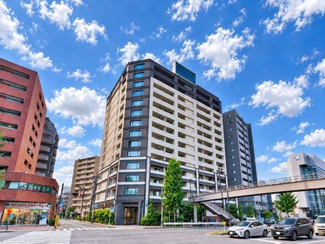 3LDK apartment in Minato Ward, Tokyo - Photo 1