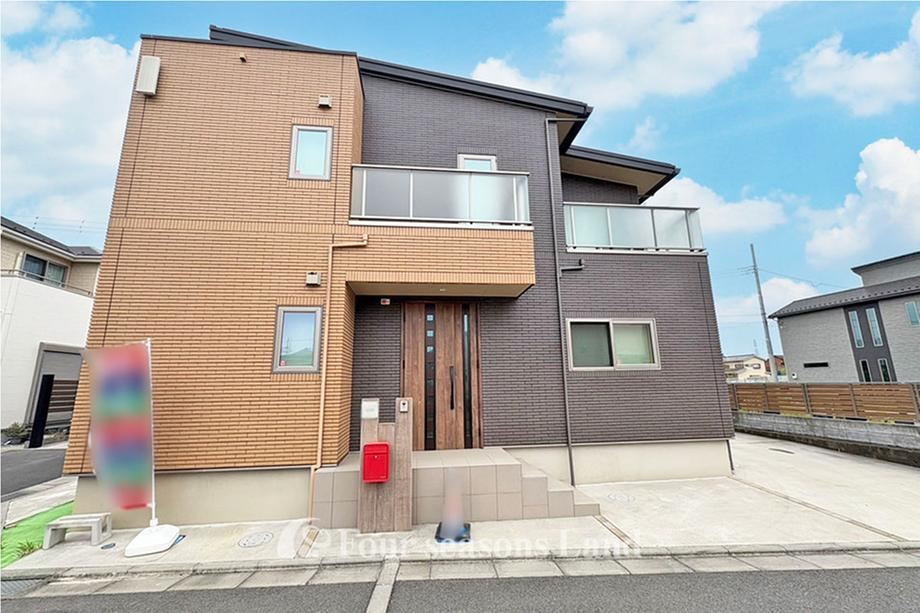 4LDK house in Samukawa, Koza District, Kanagawa - Photo 1