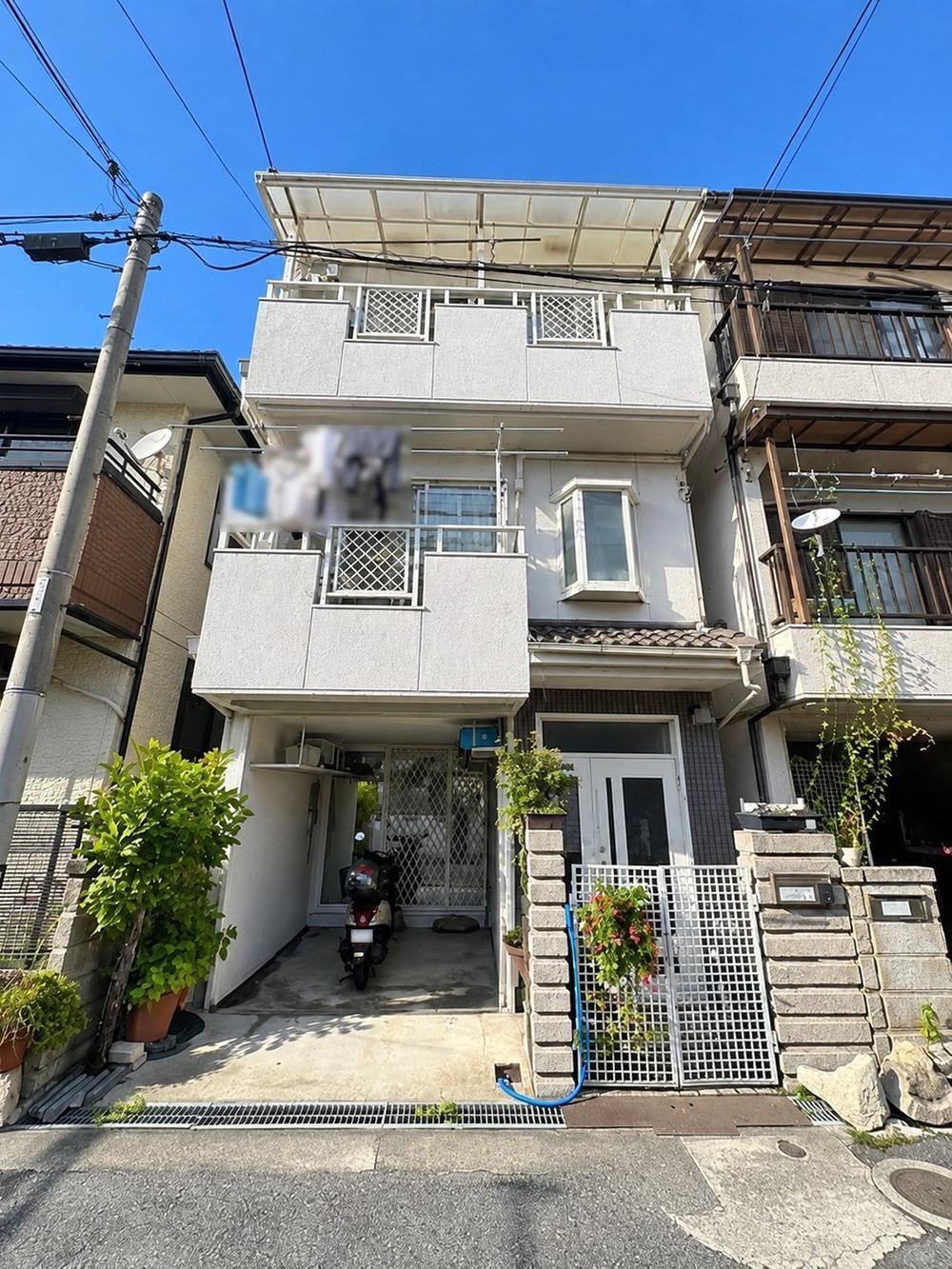 4LDK house in Neyagawa, Osaka - Photo 1