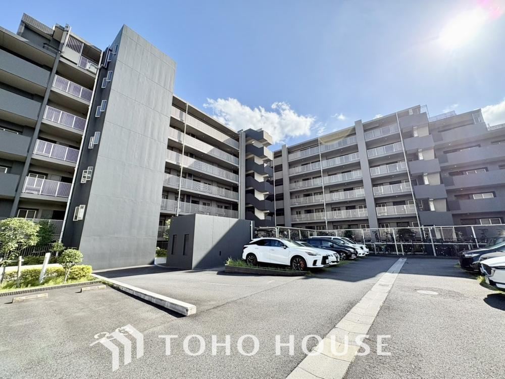 4LDK apartment in Yoshikawa, Saitama - Photo 1