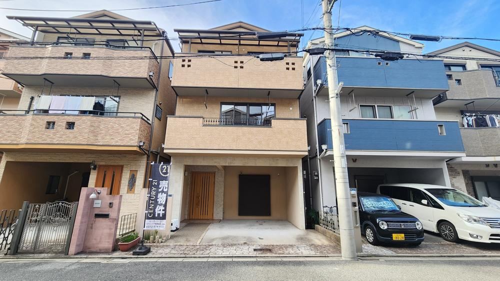4LDK house in Kadoma, Osaka - Photo 1
