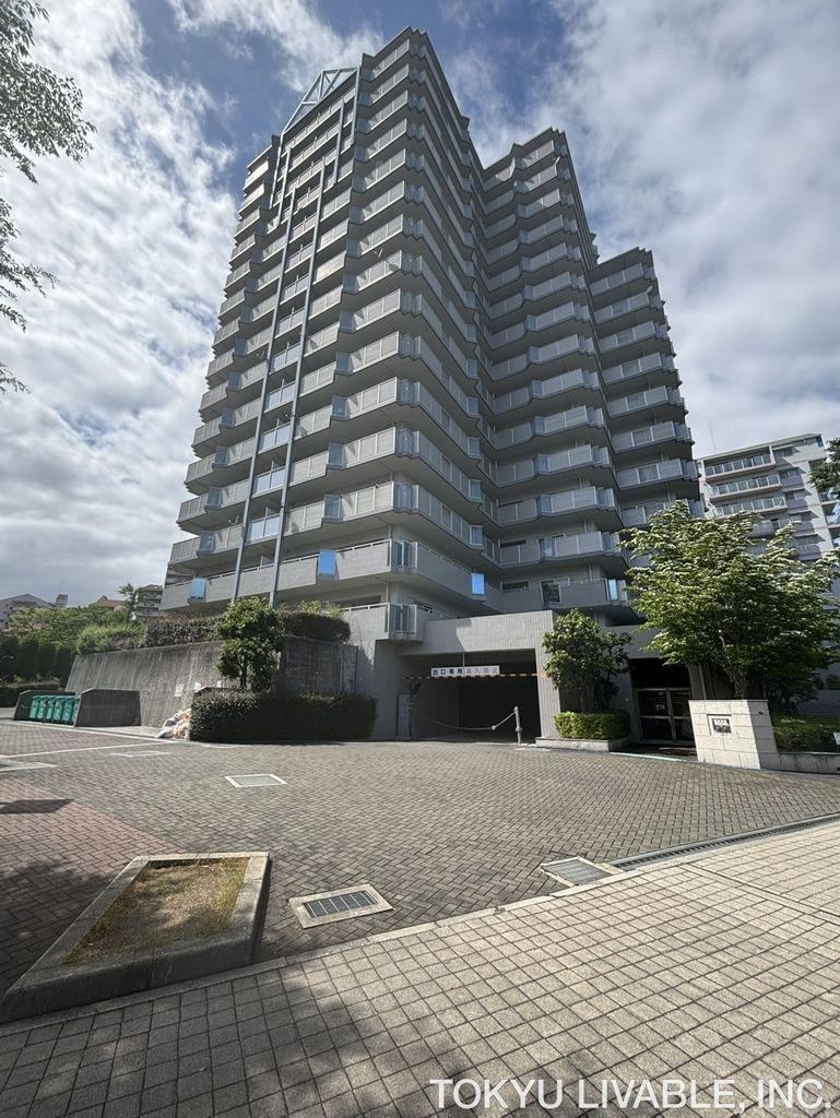 3LDK apartment in Nishi Ward, Kobe, Hyogo - Photo 1