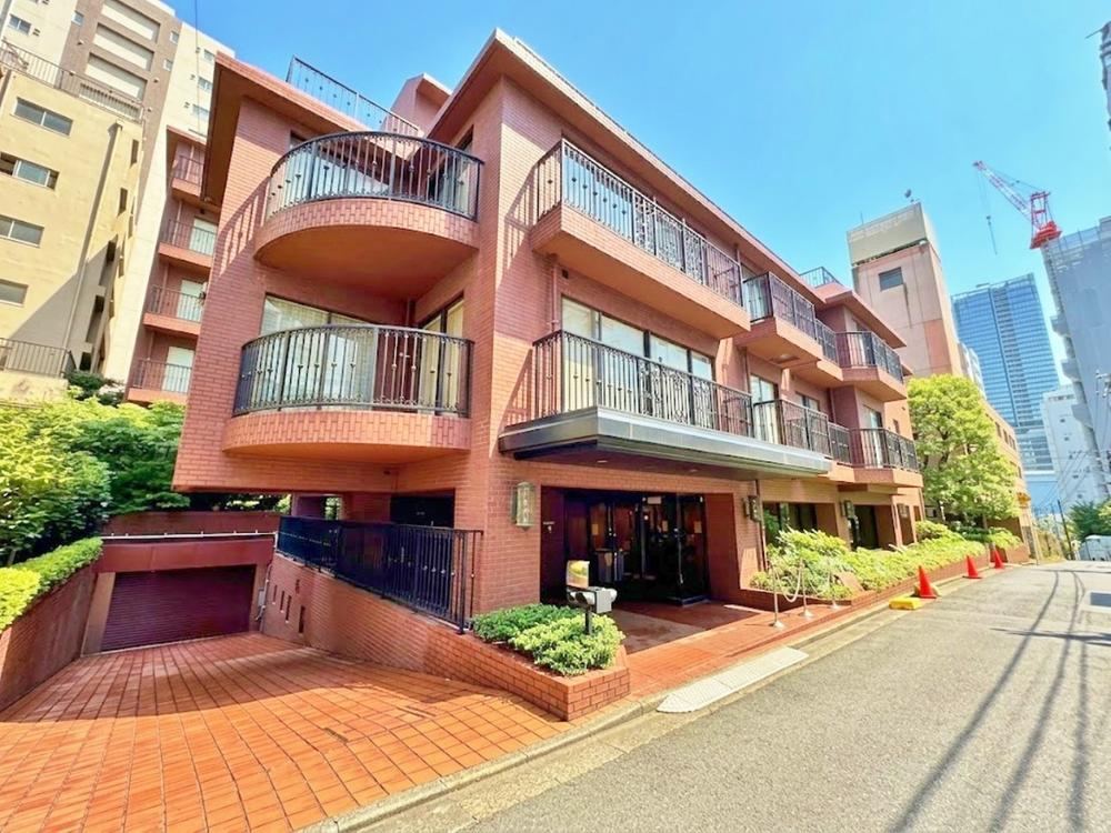 2LDK apartment in Bunkyo Ward, Tokyo - Photo 1