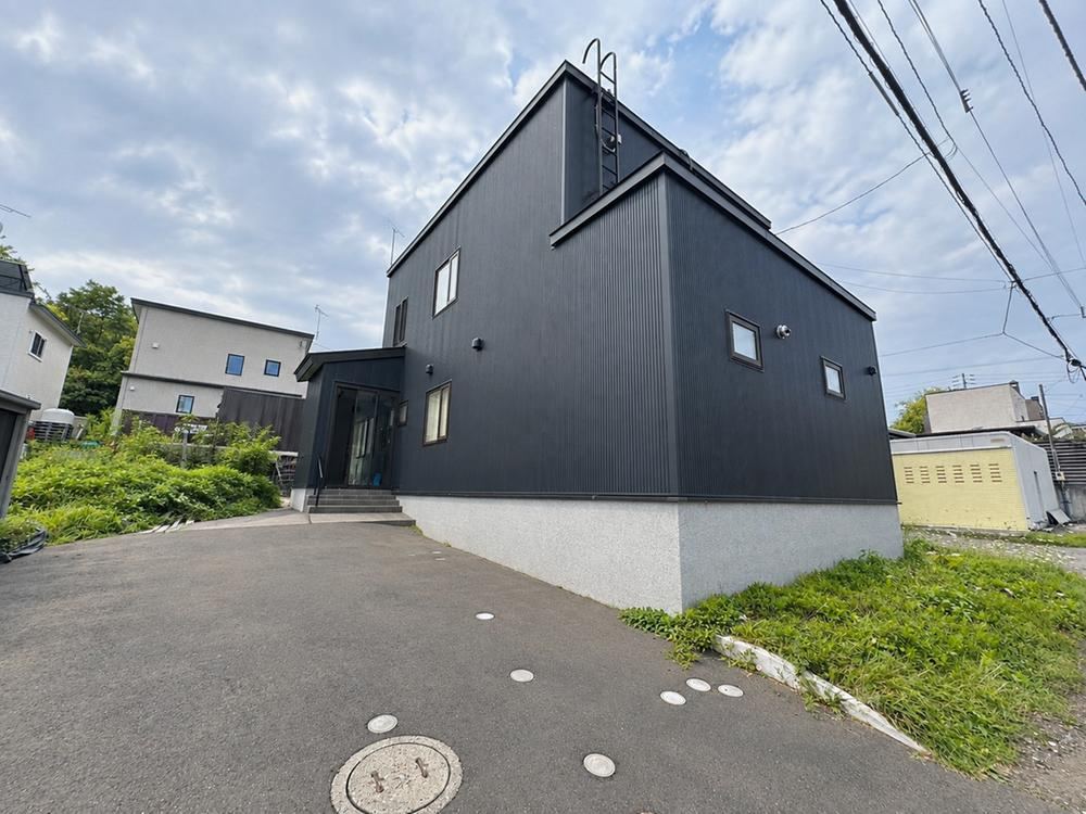 4LDK house in Minami Ward, Sapporo, Hokkaido - Photo 1