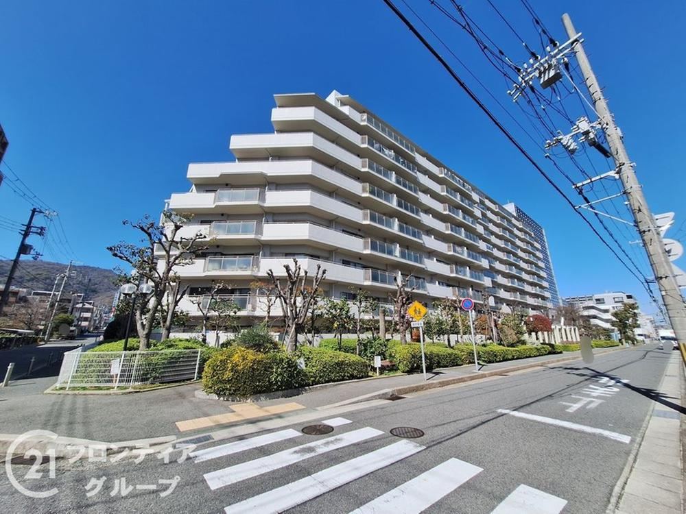 3LDK apartment in Higashinada Ward, Kobe, Hyogo - Photo 1