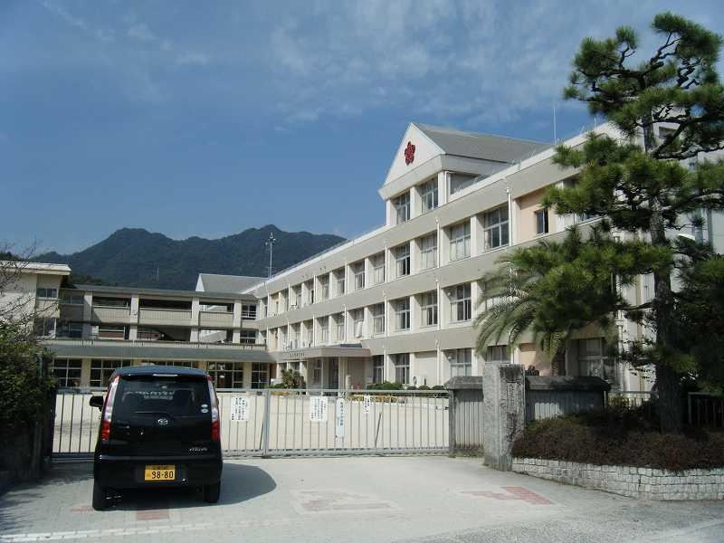 4LDK house in Hatsukaichi, Hiroshima - Photo 1