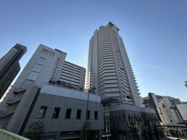 2LDK apartment in Kita Ward, Osaka - Photo 1