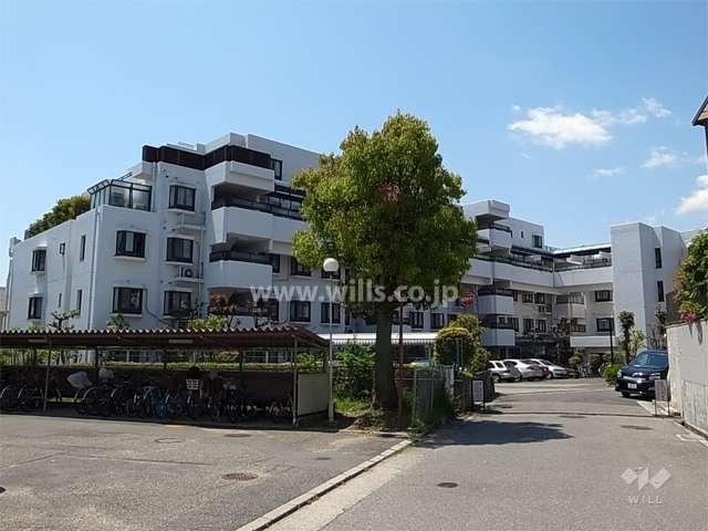 3LDK apartment in Nishinomiya, Hyogo - Photo 1
