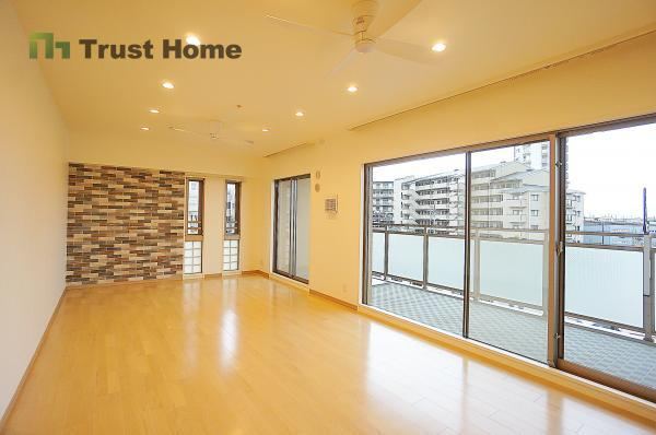 3LDK apartment in Toyonaka, Osaka - Photo 1