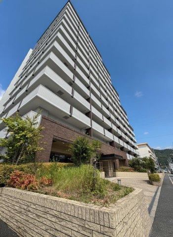 4LDK apartment in Aki Ward, Hiroshima - Photo 1