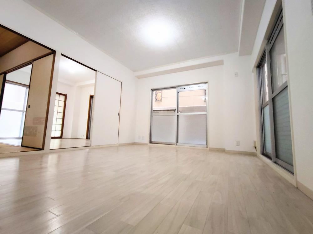 3LDK apartment in Higashinari Ward, Osaka - Photo 1