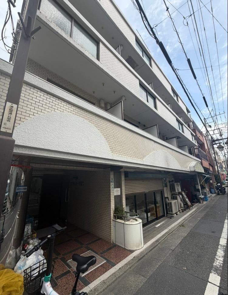 studio apartment in Meguro Ward, Tokyo - Photo 1