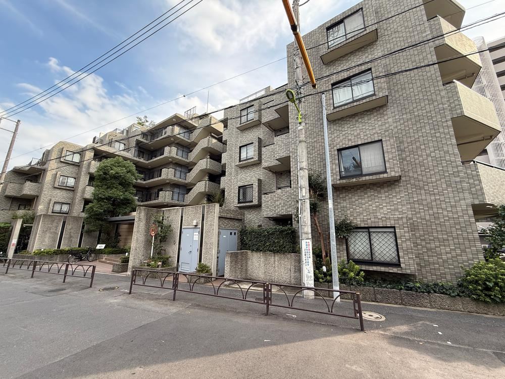 3LDK apartment in Setagaya Ward, Tokyo - Photo 1