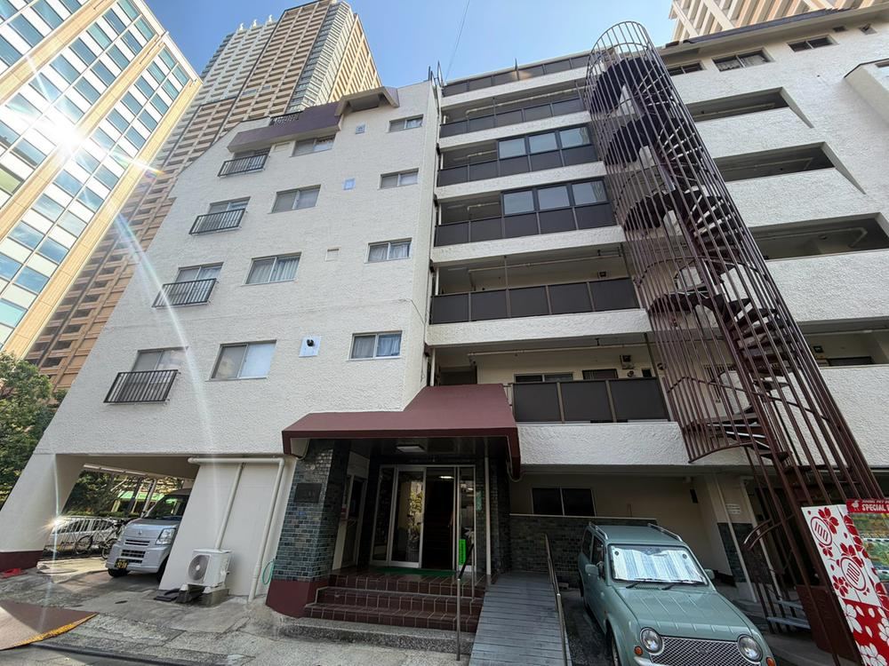 2DK apartment in Shinagawa Ward, Tokyo - Photo 1