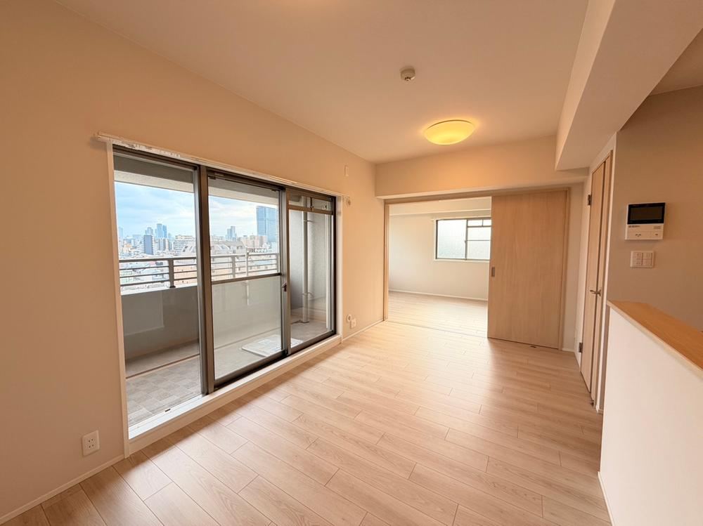3LDK apartment in Yodogawa Ward, Osaka - Photo 1