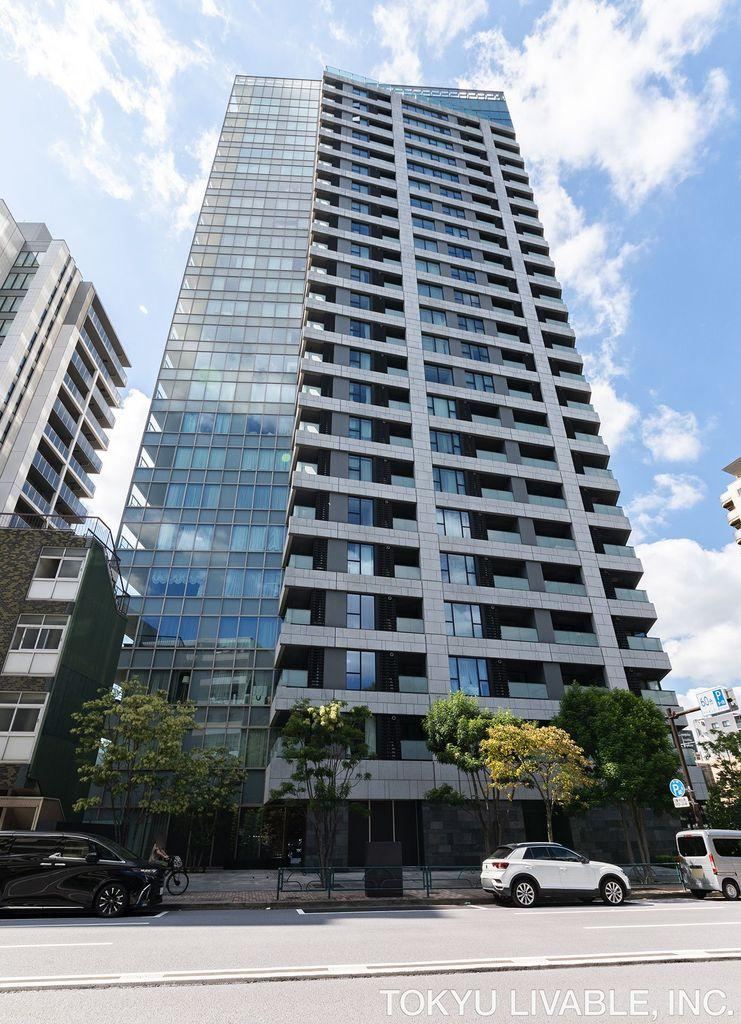 2LDK apartment in Minato Ward, Tokyo - Photo 1