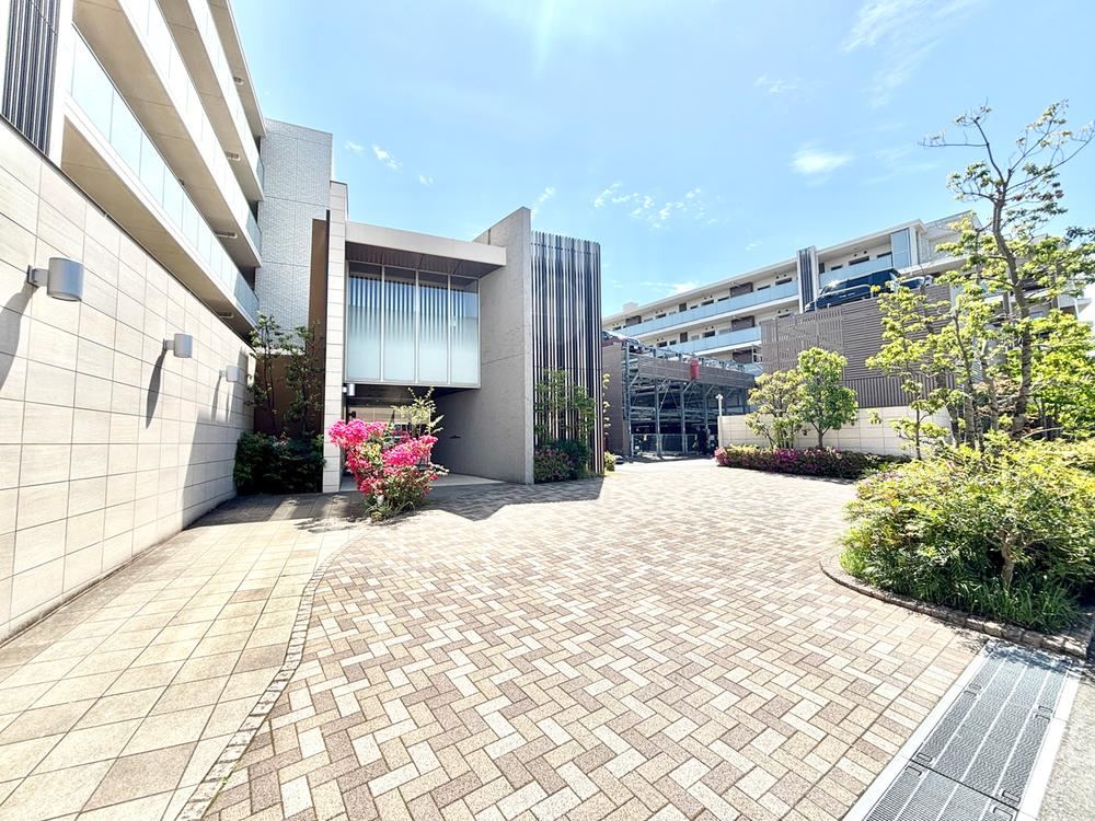 3LDK apartment in Akishima, Tokyo - Photo 1
