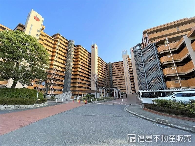 2LDK+S apartment in Neyagawa, Osaka - Photo 1