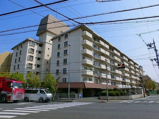 2LDK+S apartment in Takatsuki, Osaka - Photo 1