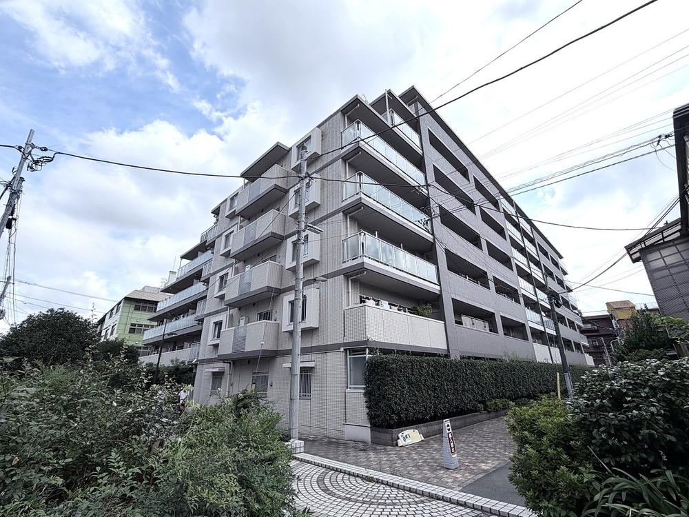 2LDK+S apartment in Toshima Ward, Tokyo - Photo 1