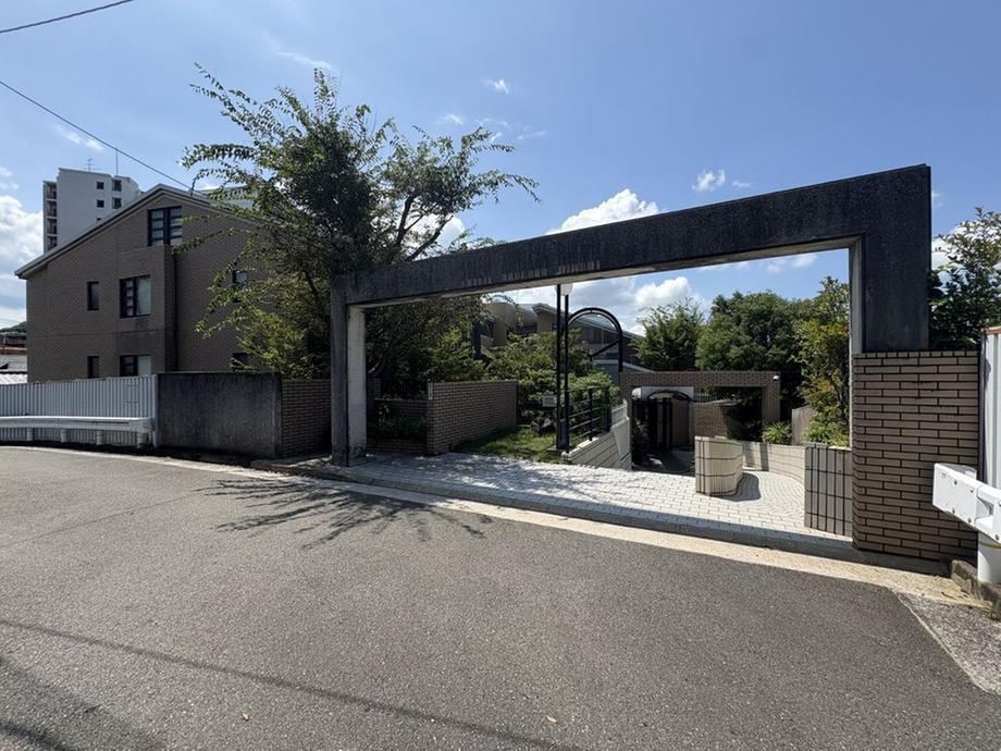 4LDK apartment in Chuo Ward, Fukuoka - Photo 1