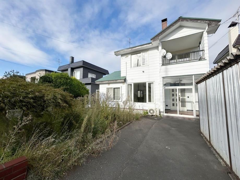 5LDK house in Teine Ward, Sapporo, Hokkaido - Photo 1