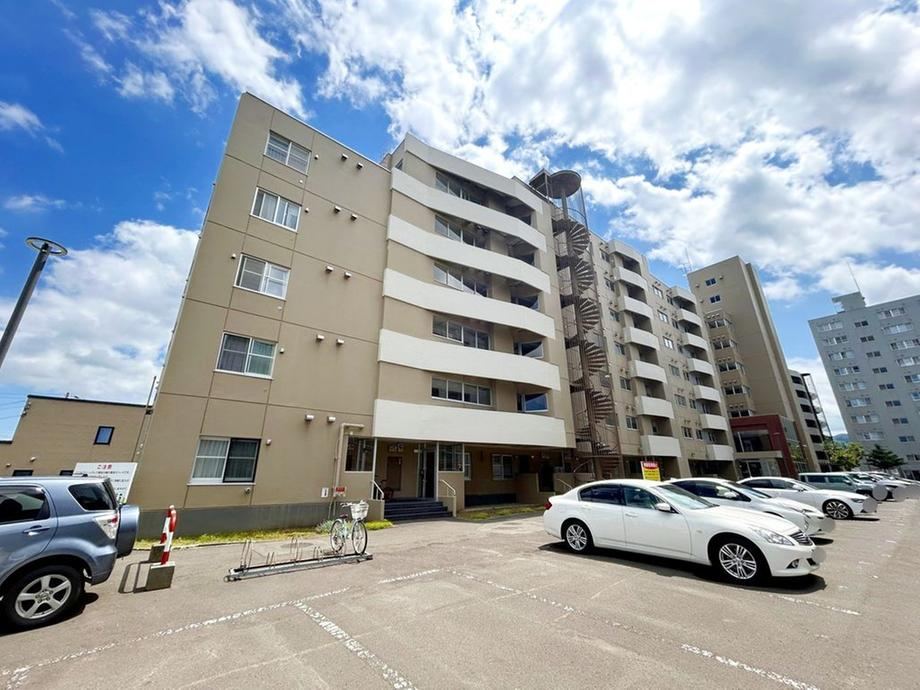 3LDK apartment in Nishi Ward, Sapporo, Hokkaido - Photo 1