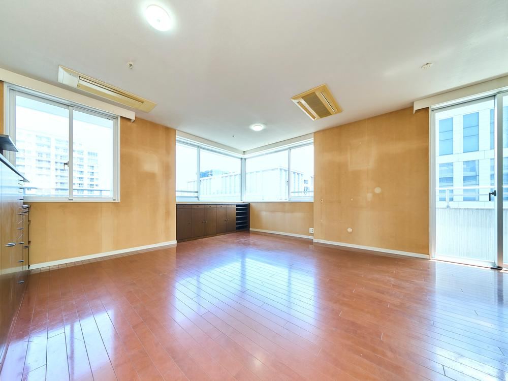2LDK apartment in Minato Ward, Tokyo - Photo 1