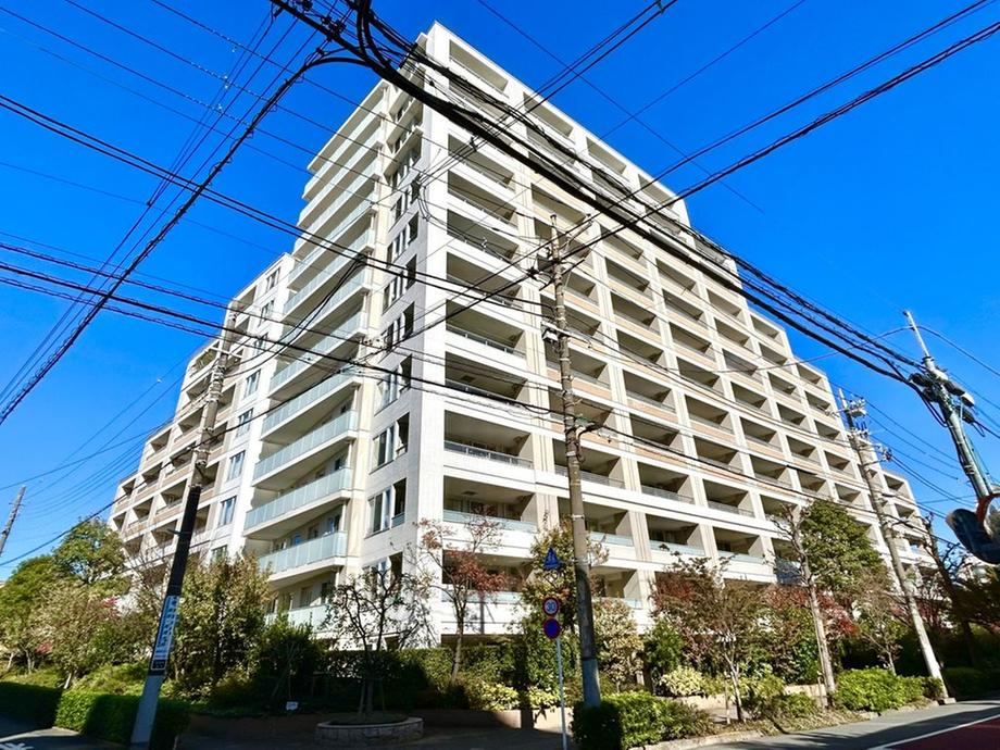 3LDK apartment in Meguro Ward, Tokyo - Photo 1