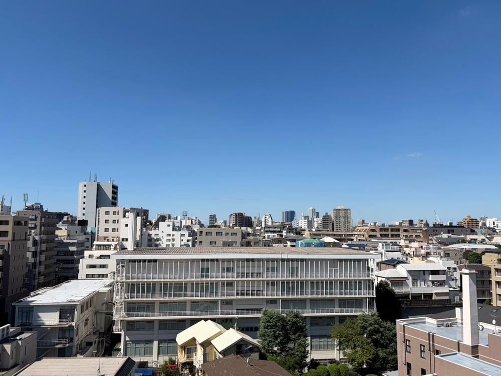 2LDK apartment in Shinjuku Ward, Tokyo - Photo 1