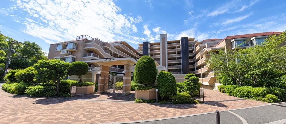 3LDK apartment in Nishinomiya, Hyogo - Photo 1