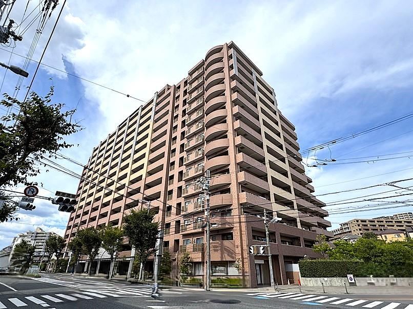 2LDK apartment in Suita, Osaka - Photo 1