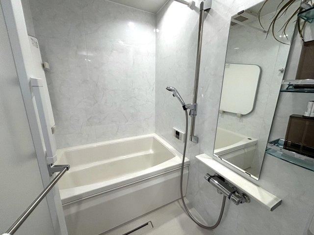 2LDK+S apartment in Minato Ward, Tokyo - Photo 1