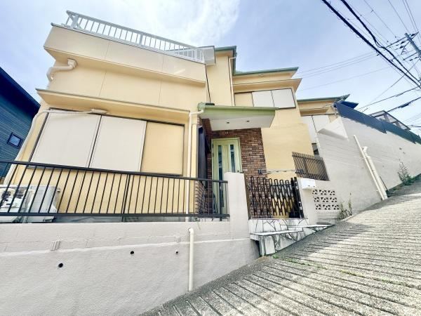4LDK house in Tarumi Ward, Kobe, Hyogo - Photo 1