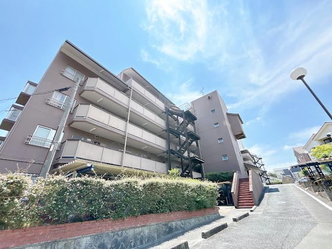 3LDK apartment in Ikoma, Nara - Photo 1