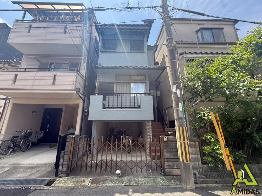 4LDK house in Takatsuki, Osaka - Photo 1